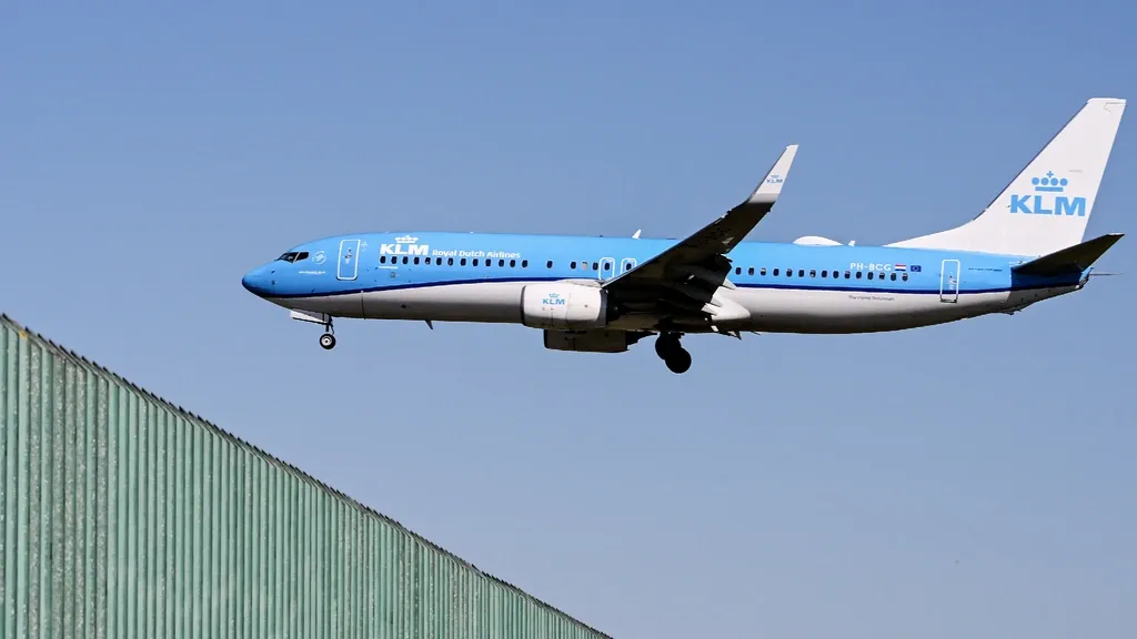 KLM passenger numbers rise, profits higher despite soaring jet fuel costs
