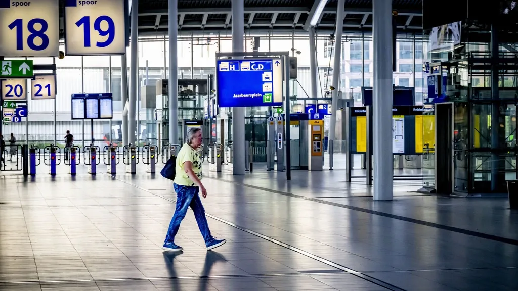 FNV announces nationwide 24-hour public-transport strike on 9 September — citizens push back against government cuts