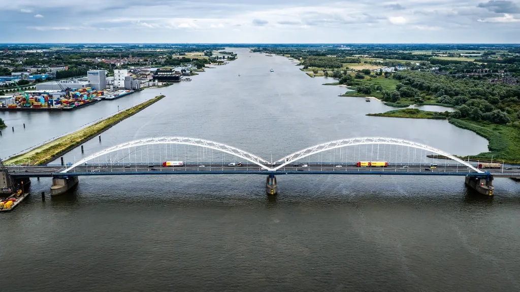 Transport industry weighing legal action over Merwedebrug closure