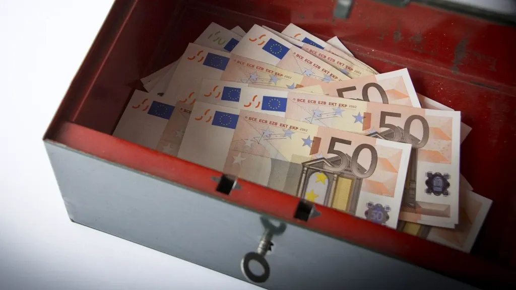 The Netherlands pays billions more in interest because of global unrest