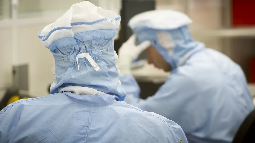 ASML staff to get a €20,000 share package — if they stay until 2030