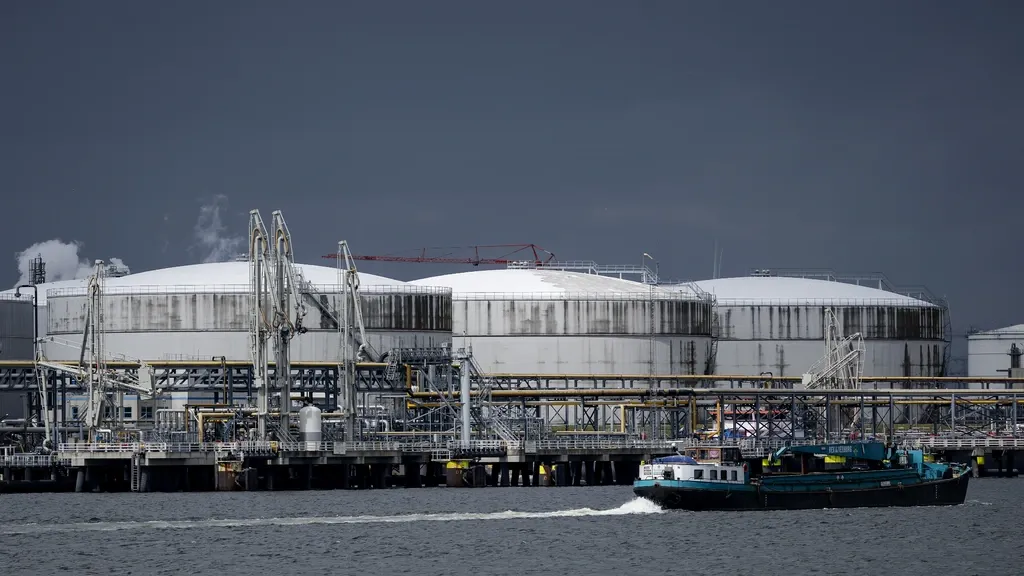 Everyone for themselves on the oil market: refineries keep pump prices high